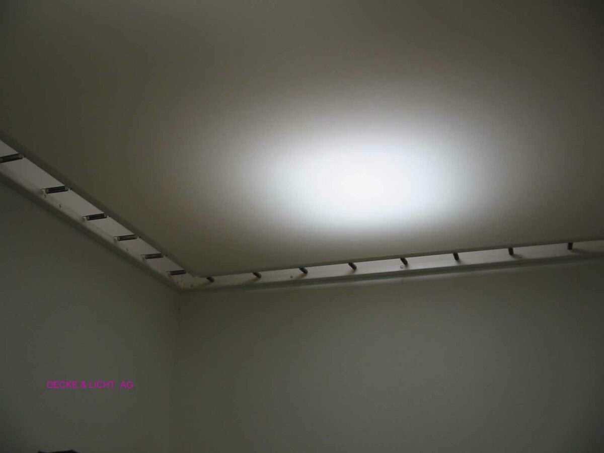 Licht und Akustikdecke Textilglasgewebe – Decke & Licht AG